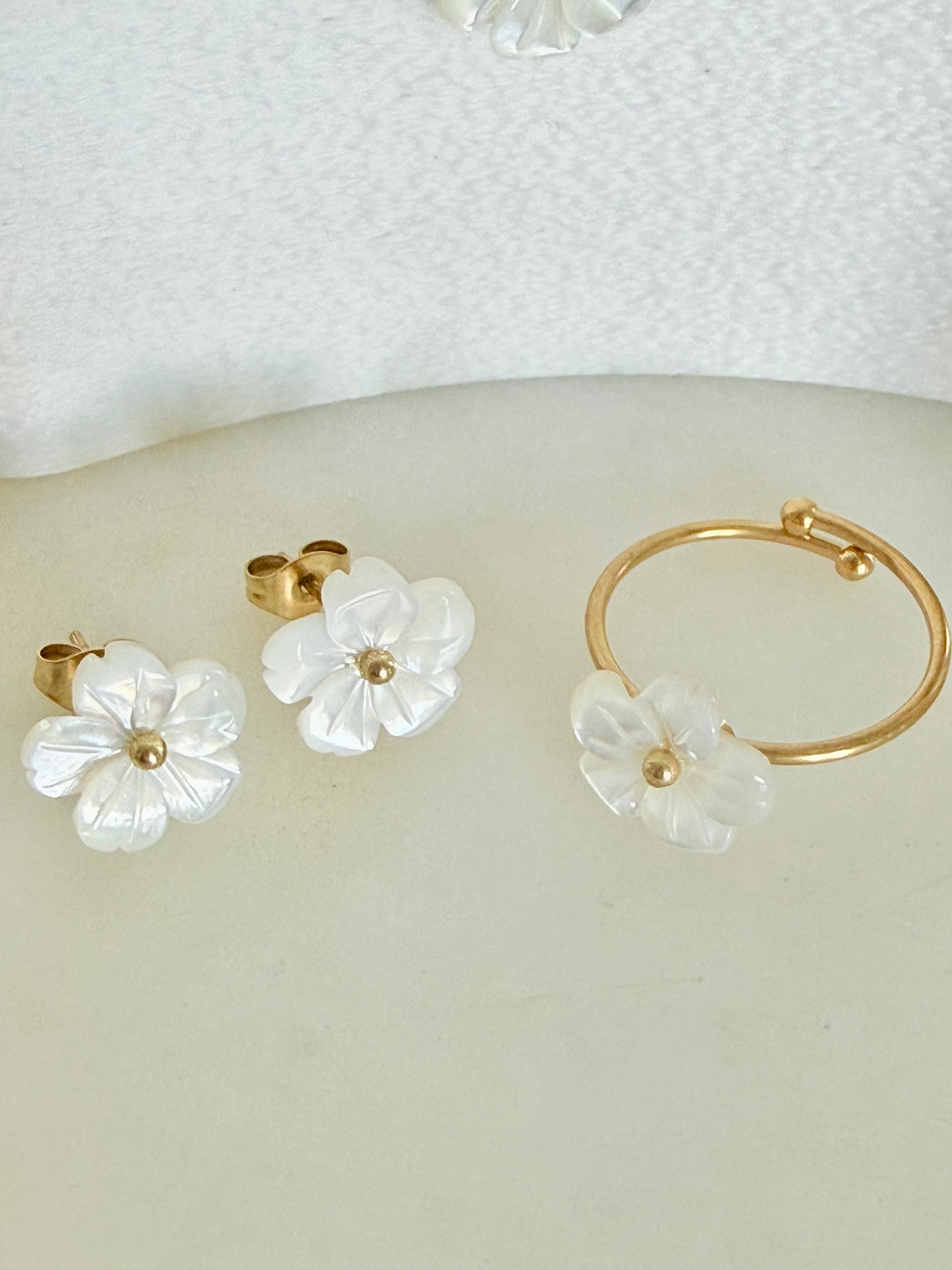 Set Petal Glow