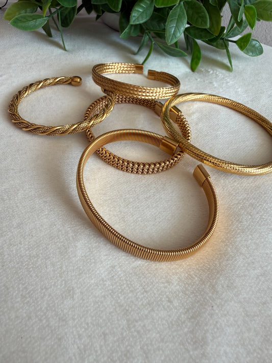 Curvy Stainless Steel Bracelet