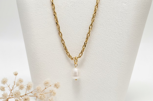 Lovely Pearl Necklace