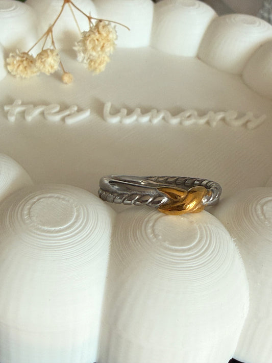 Soft Twist Ring